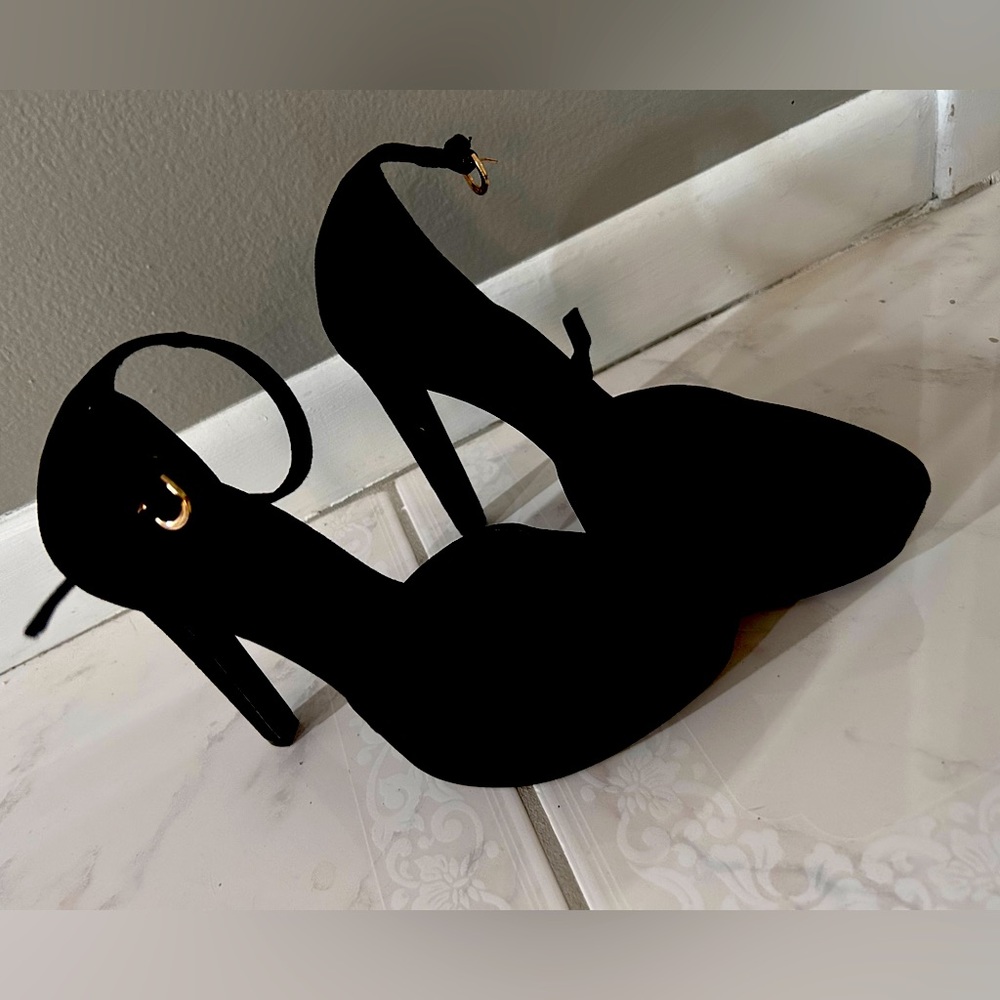 Black heels Forever 21 like new!!